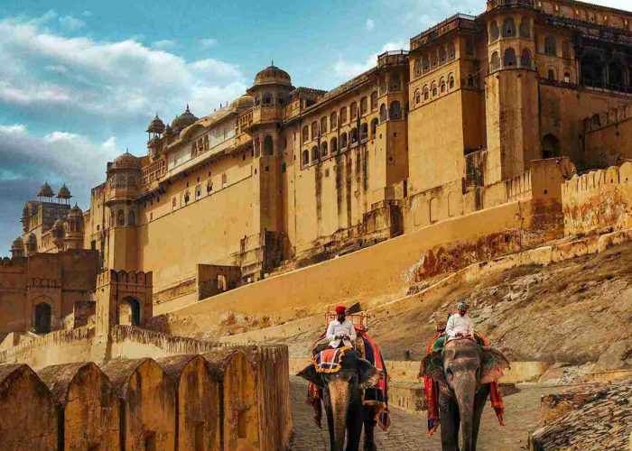 Facade of the Amber Fort in Amer_11zon
