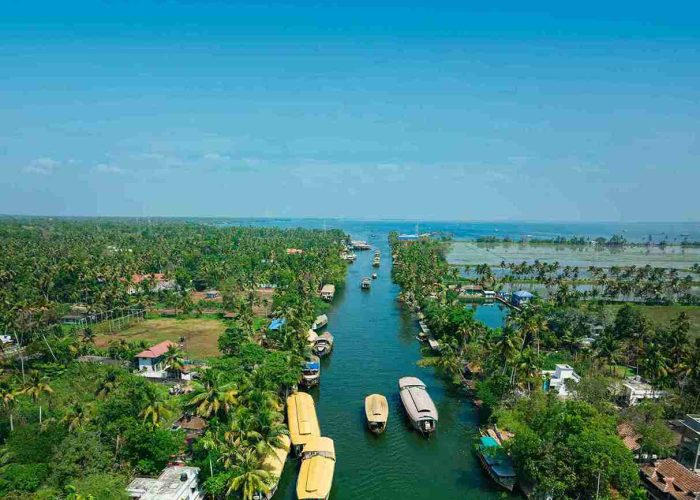 aerial_shot_of_alappuzha_houseboats_840_11zon